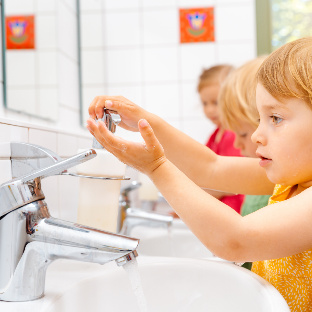 Lavage des mains enfants